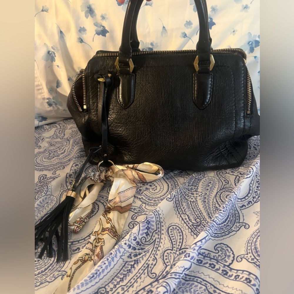 Dr. Yany black leather two way handbag !☝️🥰👀❤️